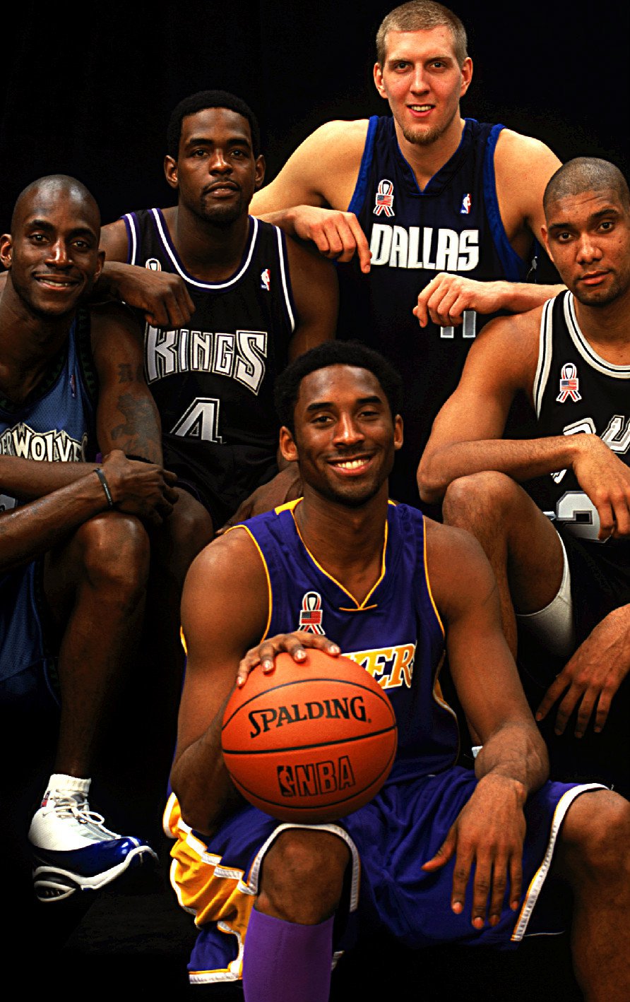 Fotografija: Kevin Garnett (levo), Kobe Bryant (v sredini) in Tim Duncan (desno) pred enim od skupnih nastopov na tekmah All-Star NBA. Zgoraj Chris Webber in Dirk Nowitzki. FOTO: NBA