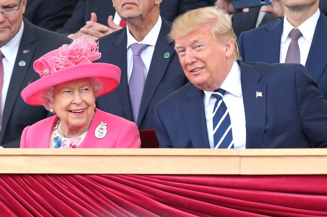Donald Trump pravi, da je velik oboževalec kraljice Elizabete II., a za varovanje Sussexovih ne bo plačal.