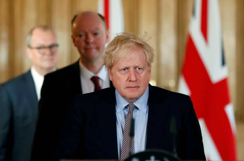 Fotografija: FILE PHOTO: Britain's Prime Minister Boris Johnson, Chris Whitty, Chief Medical Officer for England and Chief Scientific Adviser to the Government, Sir Patrick Vallance, arrive for a news conference on the novel coronavirus, in London, Britain March 3, 2020.   To match Special Report HEALTH-CORONAVIRUS/BRITAIN-PATH  Frank Augstein/Pool via REUTERS/File Photo