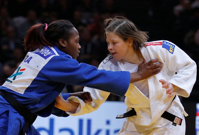 Celjska judoistka Tina Trstenjak se je pred štirimi leti v Riu de Janeiru ovenčala z naslovom olimpijske prvakinje. Ali ga bo branila čez štiri mesece v Tokiu, je zaradi zdajšnih razmer malo verjetno. FOTO: Reuters