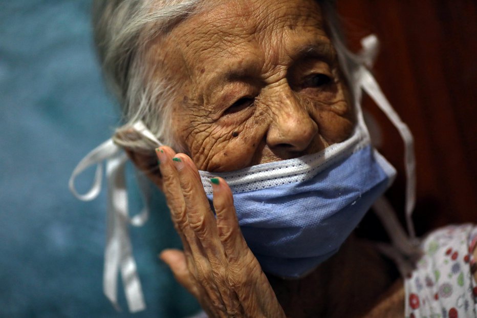 Fotografija: Novi koronavirus najbolj ogroža starejše. Foto: Reuters