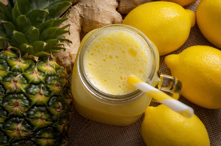 Fotografija: Ananas, sok limone in ingver za spomladansko čiščenje organizma. FOTO: Thinkstock