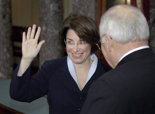 Amy Klobuchar januarja 2007, ko je prvič zaprisegla kot ameriška senatorka. FOTOGRAFIJE: REUTERS