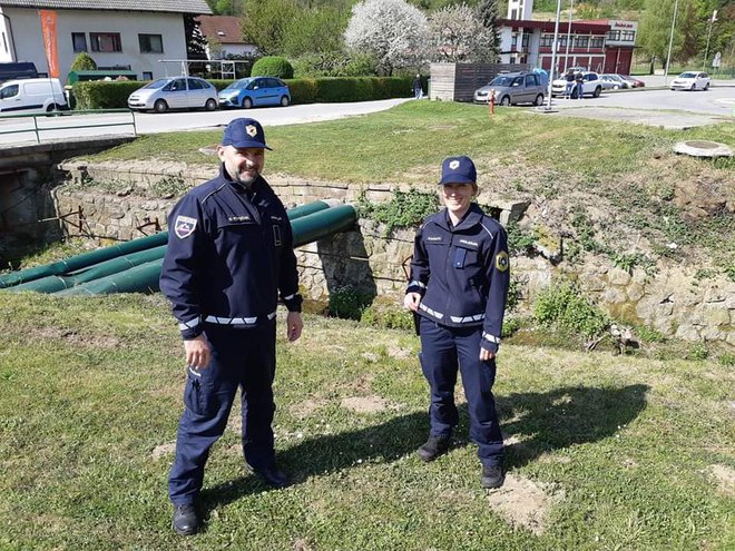 Policistka Tina in pomočnik komandirja Davorin Potočnik