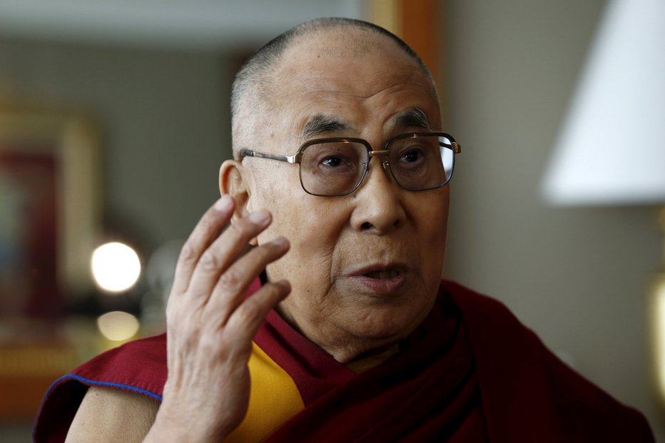 Fotografija: Dalajlama vidi pot do sreče v odpuščanju, samodisciplini in strpnosti. FOTO: Reuters