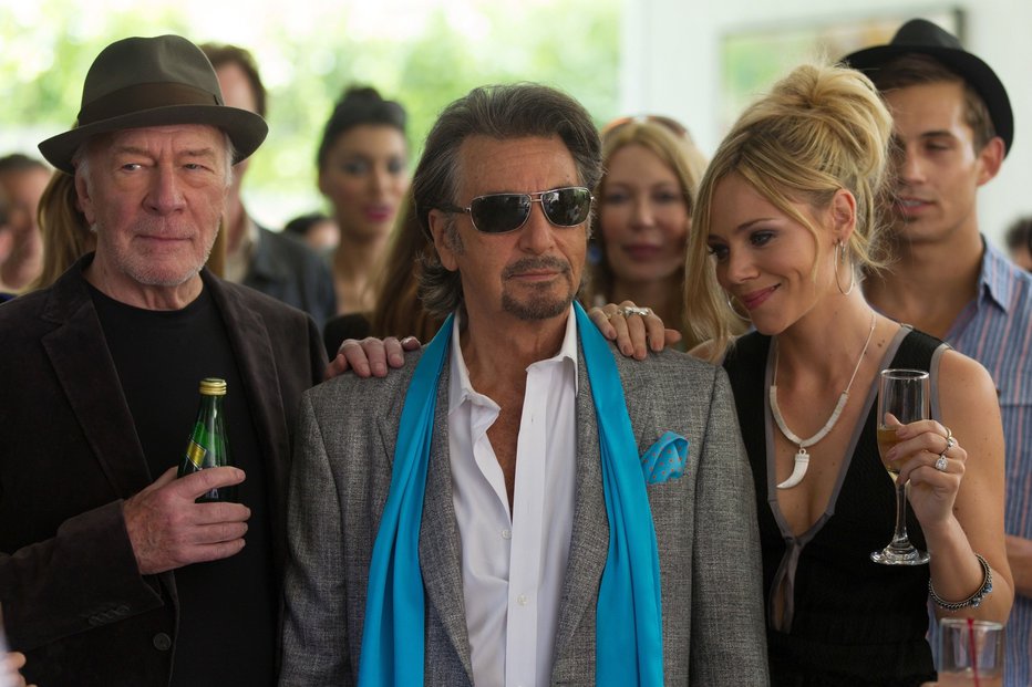 Fotografija: V filmu Danny Collins si je Al Pacino za zaročenko izbral Katarino Čas. FOTO: Arhiv filma