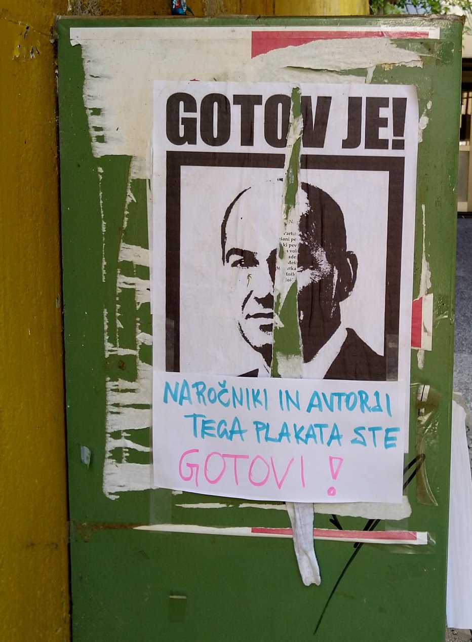 Fotografija: V Ljubljani so se začeli pojavljati protivladni plakati. FOTO: bralec Žiga