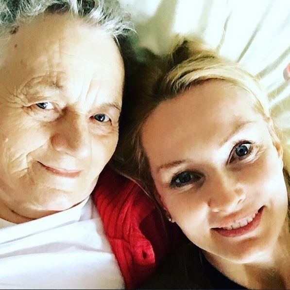 Fotografija: Tanja z mamo Jožico, na katero je zelo navezana. FOTO: Instagram