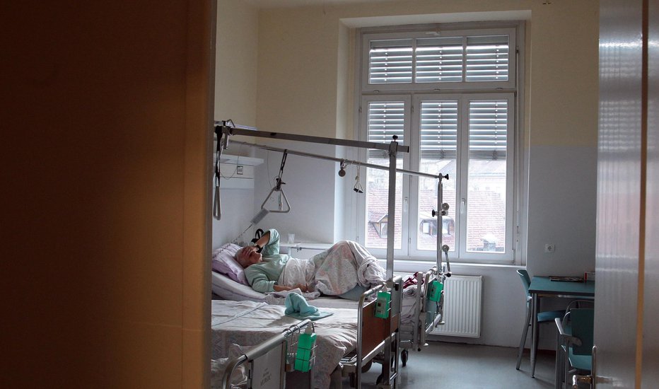 Fotografija: Ničtega pacienta so Franciji zdravili že mesec dni pred uradnim prvim bolnikom. FOTO: Matej Družnik, Delo