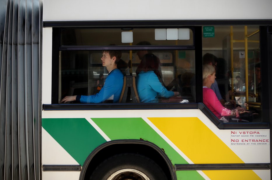 Fotografija: Takšne gneče na avtobusih ne bo smelo biti. FOTO: Uroš Hočevar, Delo