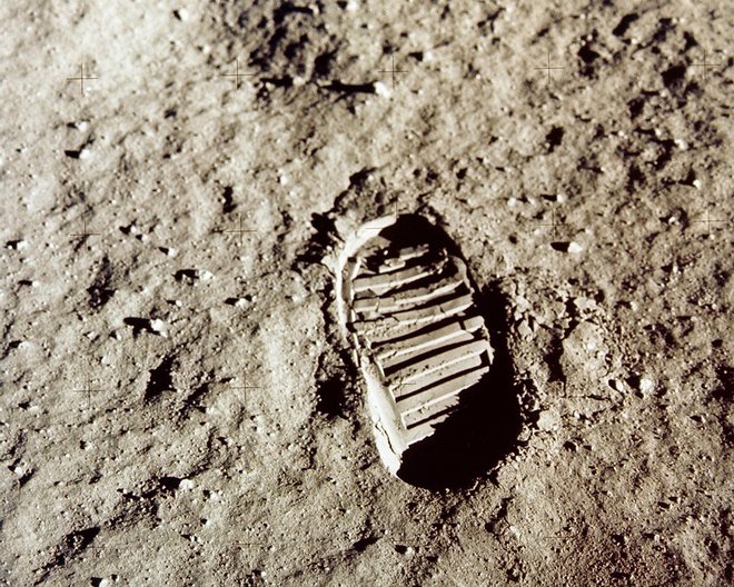 Leta 1969 so astronavti na površju Lune pustili svoje odtise. FOTO: REUTERS