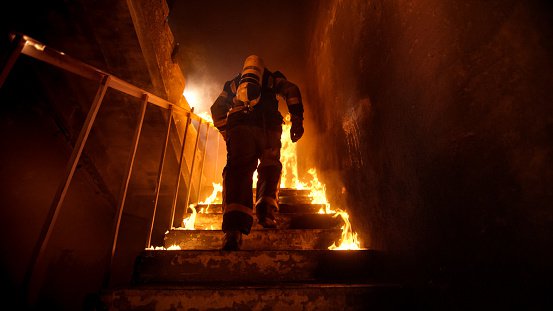 Fotografija: Ognjeni zublji so povsem pogoltnili stanovanje (fotografija je simbolična). FOTO: Getty Images/istockphoto