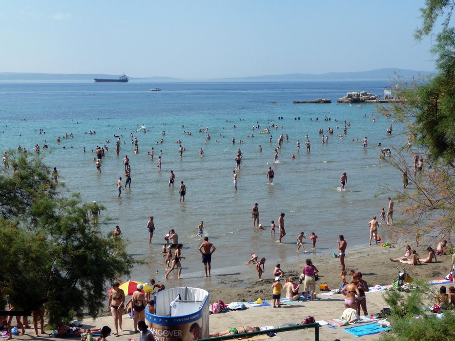 Fotografija: Take gneče na (hrvaških) plažah letos ne bo smelo biti. FOTO: Dejan Vodovnik