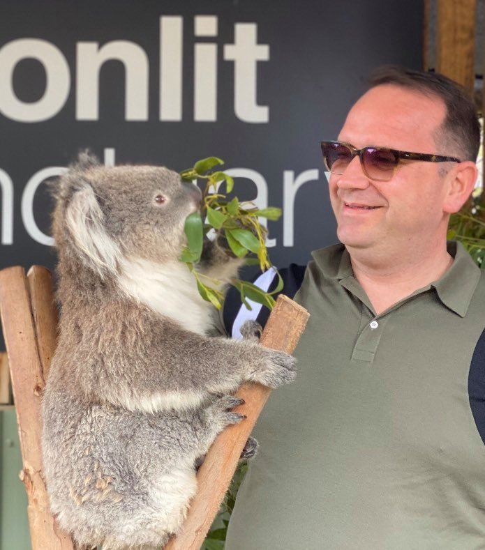 Fotografija: Vse kaže, da je z igranjem harmonike navdušil tudi avstralske koale. FOTOGRAFIJE: OSEBNI ARHIV