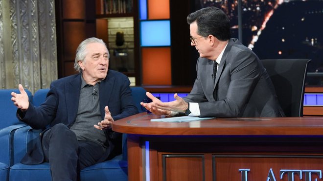 Robert De Niro in Stephen Colbert med oddajo The Late Show na televizijski mreži CBS FOTO: YOUTUBE