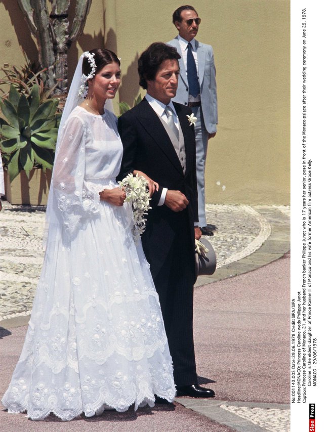 S 17 let starejšim<br />
Poroka monaške princese Caroline in bankirja Philippa Junota je bila že zaradi razlike v letih nekoliko škandalozna. foto Profimedia, Reuters