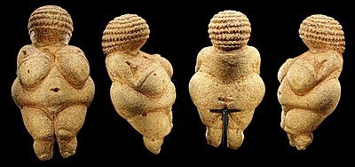 Fotografija: Willendorfska Venera je najstarejši danes znani kipec in datira nekam v leto 25.000 pred našim štetjem. FOTO: WIKIPEDIA