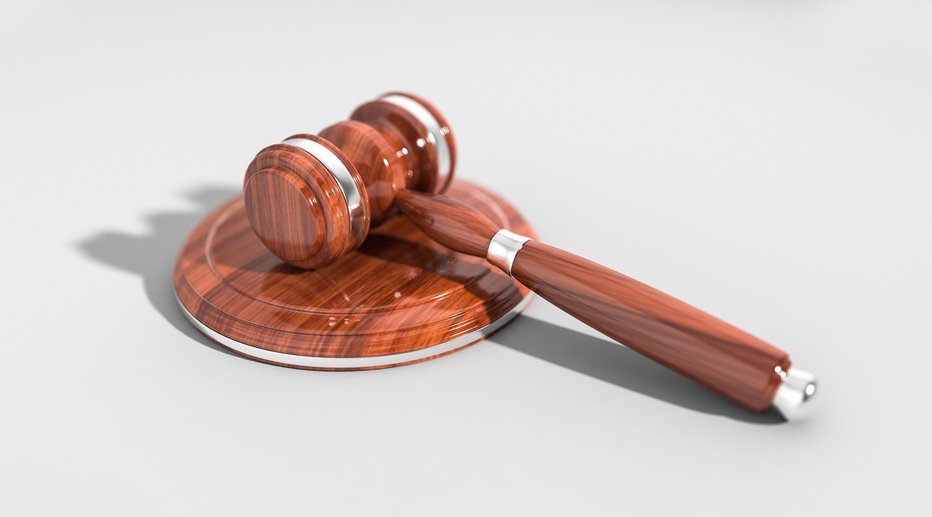 Fotografija: Sodni procesi so se marsikje preselili na splet. FOTO: Pixabay