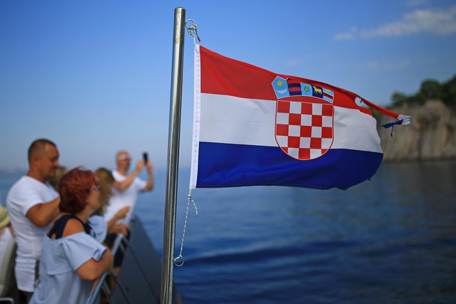 Hrvaško Slovenci oblegamo že vse od odprtja meje. FOTO: Tomi Lombar, Delo