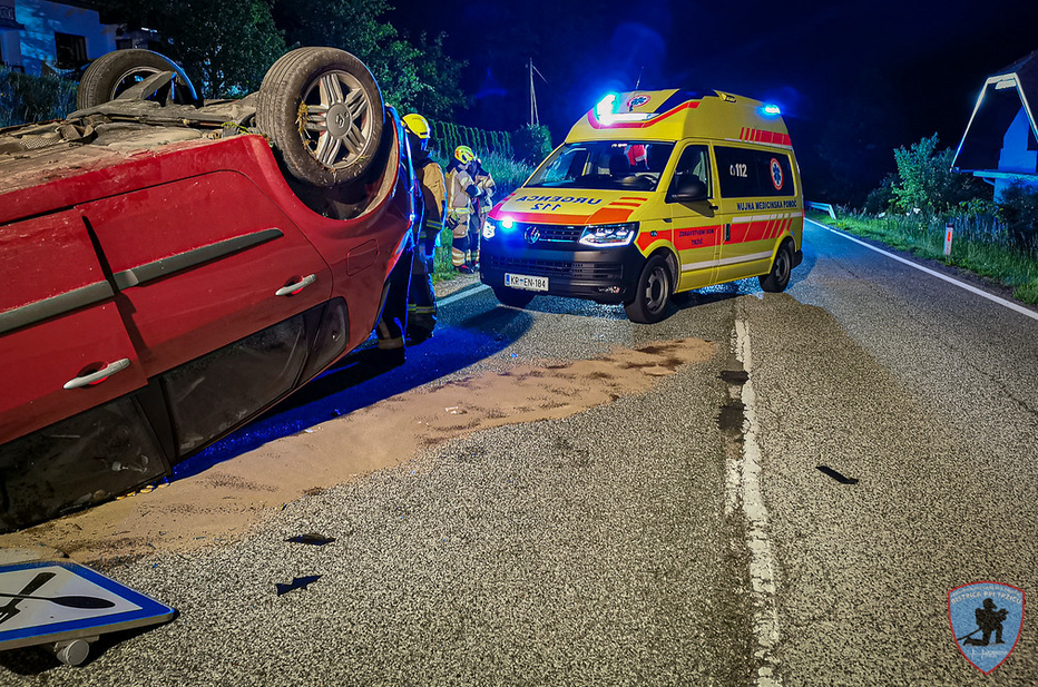 Fotografija: Huda prometna nesreča v Podljubelju. FOTO: PGD Bistrica pri Tržiču