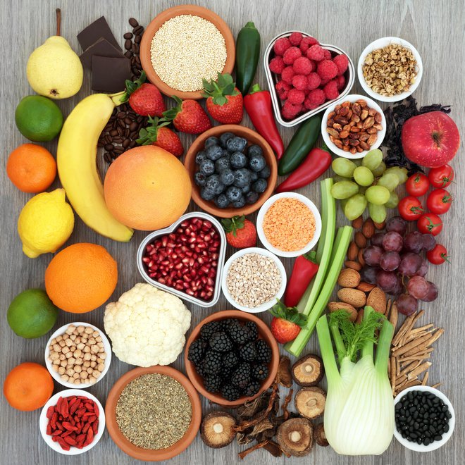 V vsakodnevne obroke vključimo sadje in zelenjavo ter veliko vlaknin. FOTO: Guliver/Getty Images