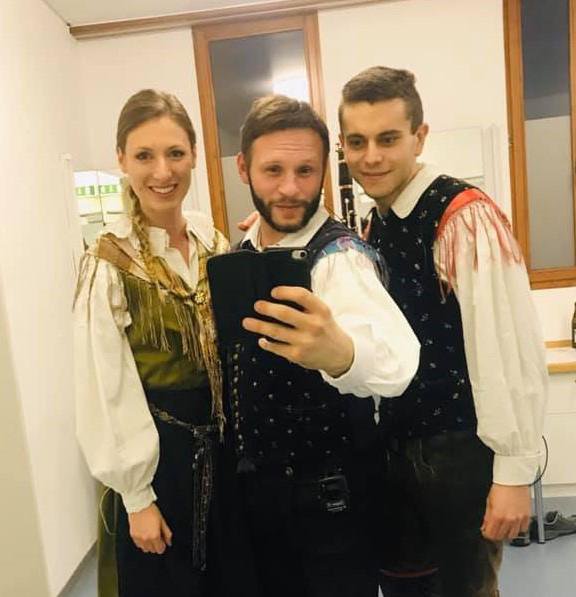 Selfi, ki so ga pevka Lucija Selak, pevec Dejan Zupan in Tommy naredili tik pred korono, ko so še nastopali v Nemčiji.