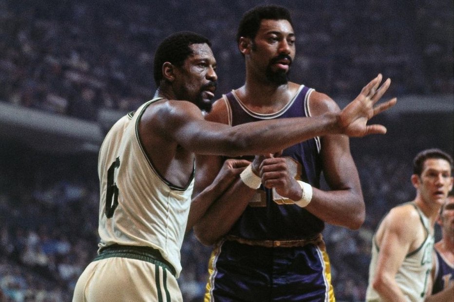 Fotografija: Bill Russell (levo) in Wilt Chamberlain (desno) sta zaznamovala ligo NBA. FOTO: arhiv NBA