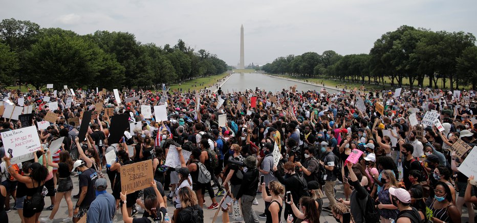 Fotografija: Protesti v Washingtonu so minili pretežno mirno. FOTOGRAFIJI: Reuters
