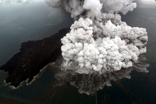Anak Krakatoa. FOTO: Reuters