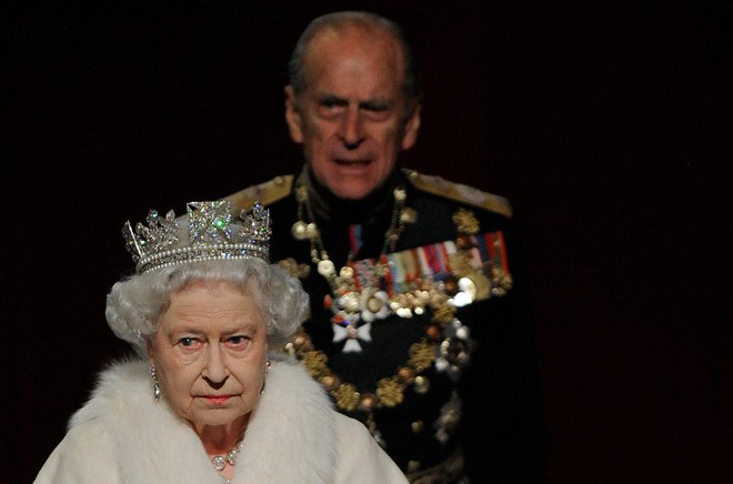 Kraljevi par se je umaknil na dvorec Windsor, v javnosti se ne namerava kmalu prikazati. FOTO: Toby Melville/Reuters