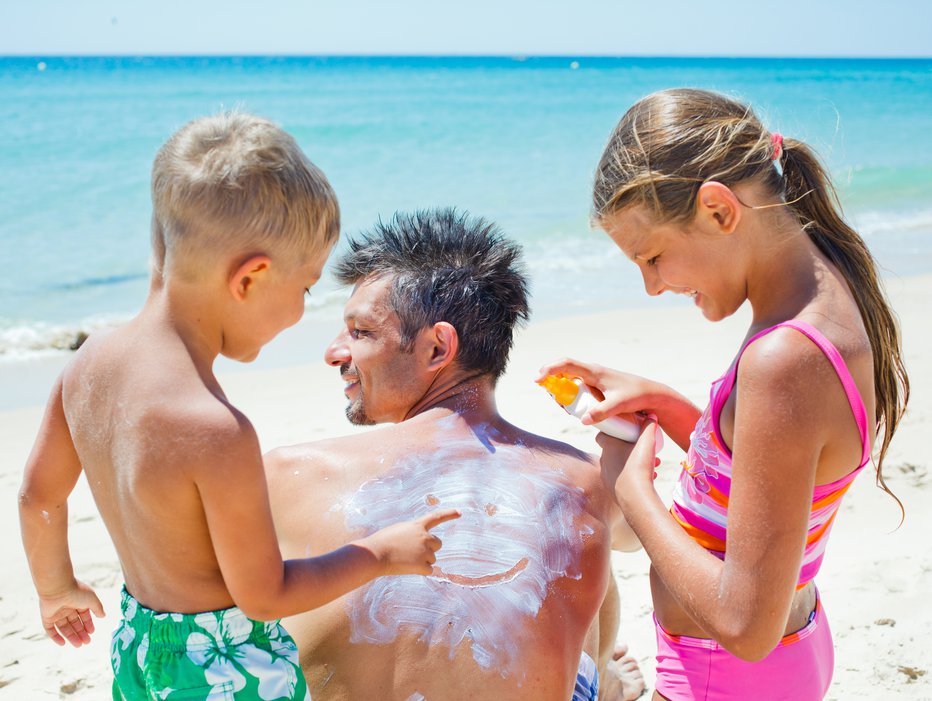 Fotografija: Uporaba zaščitnih sredstev ni nujna le na plaži. FOTO: Shutterstock