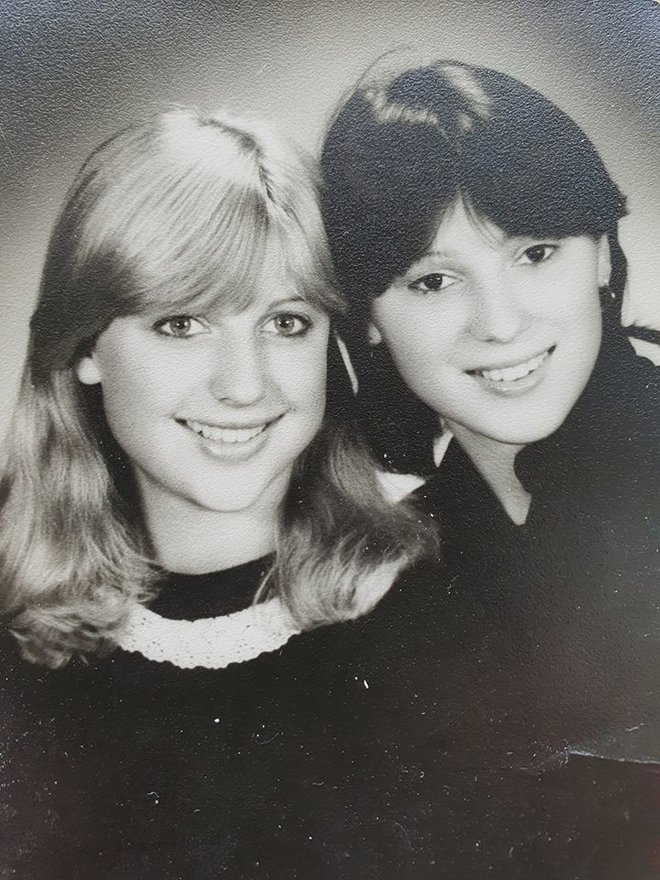 Leta 1981 s prijateljico in sošolko Nadko