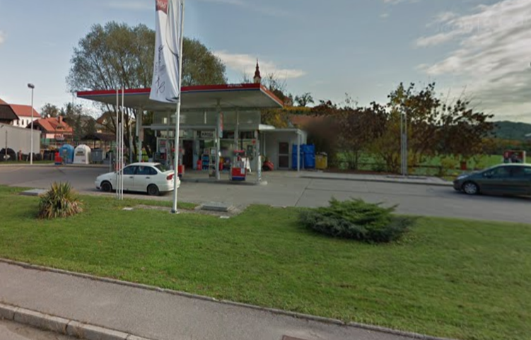 Fotografija: Zgodilo se je na bencinskem servisu na Bizeljskem. FOTO: Google street view