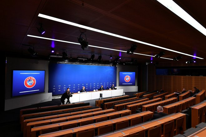 Evropska nogometna zveza (Uefa) je na današnji seji izvršnega odbora določila, da bo sezono evropskih klubskih tekmovanj po pandemiji novega koronavirusa končala s finalnima turnirjema.<br />
<br />
FOTO: Handout Via Reuters