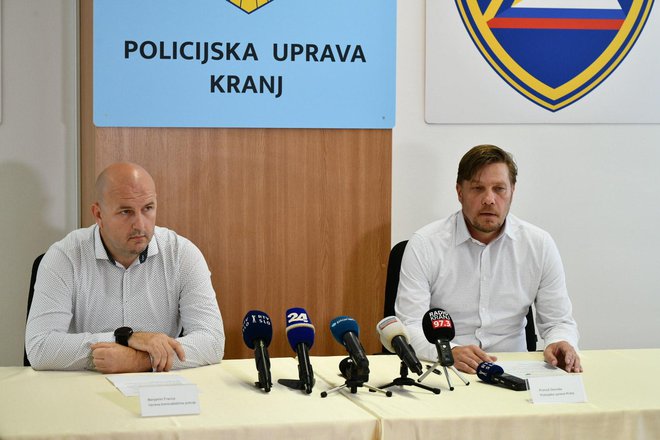 Obsežno policijsko preiskavo sta predstavila Benjamin Franca in Primož Donoša. FOTO: Špela Ankele