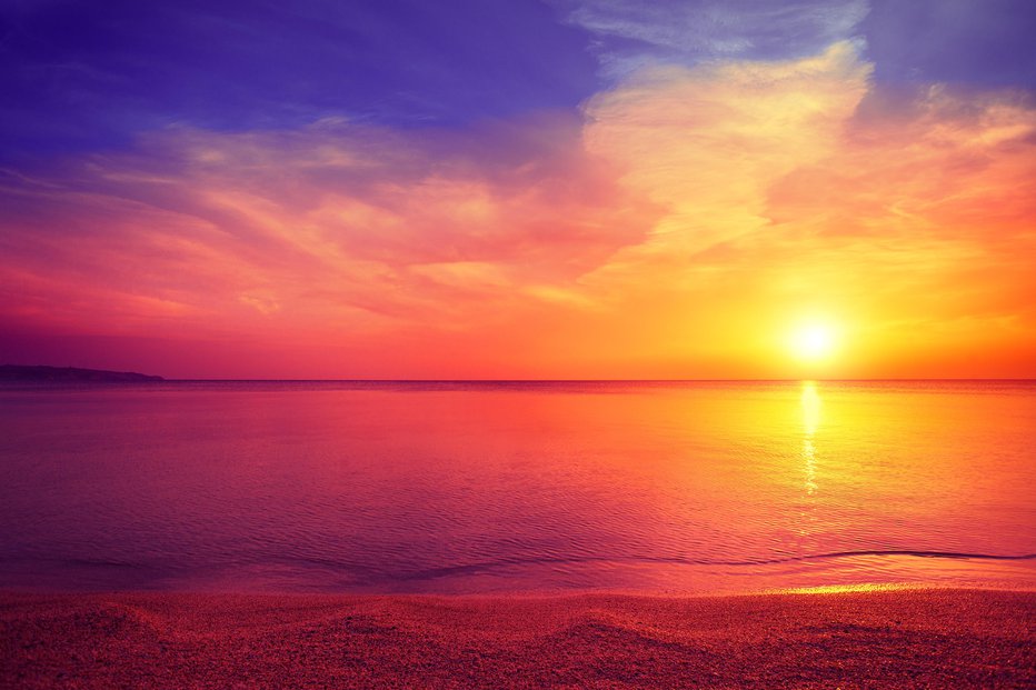 Fotografija: Morning on the beach. Magical sunrise over sea
