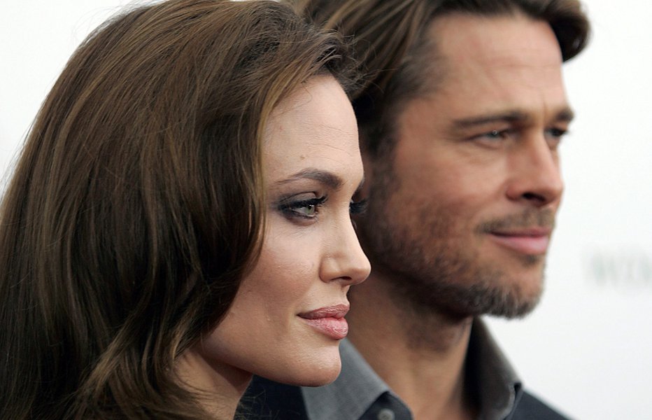 Fotografija: Angelina Jolie in Brad Pitt, ko sta bila še srečna v razmerju. FOTO: Carlo Allegri/Reuters Pictures