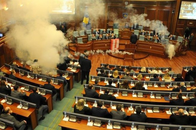 Tako je to v parlamentu Kosova. FOTO: REUTERS