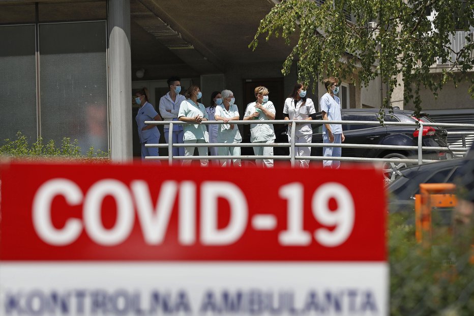 Fotografija: V Sloveniji so v ponedeljek potrdili 13 novih okužb, v torek pa še sedem. FOTO: Leon Vidic, Delo
