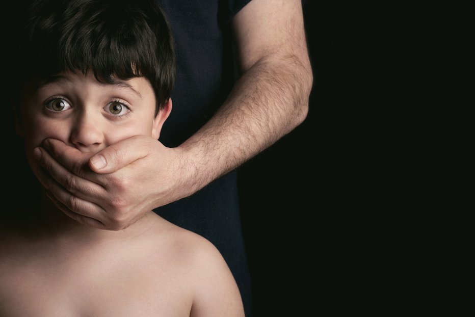 Fotografija: Nasilje v družini otrok. FOTO: Esthermm, Shutterstock