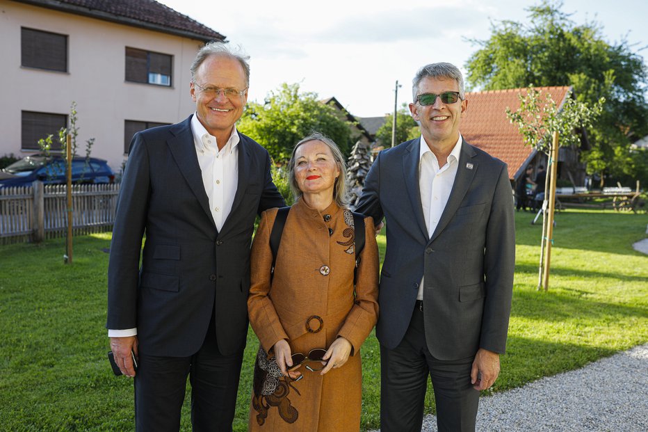 Fotografija: V družbi gostitelja
Direktor Rika Janez Škrabec je toplo pozdravil glavnega direktorja družbe Delo Andreja Krena in njegovo soprogo Mihaelo.
