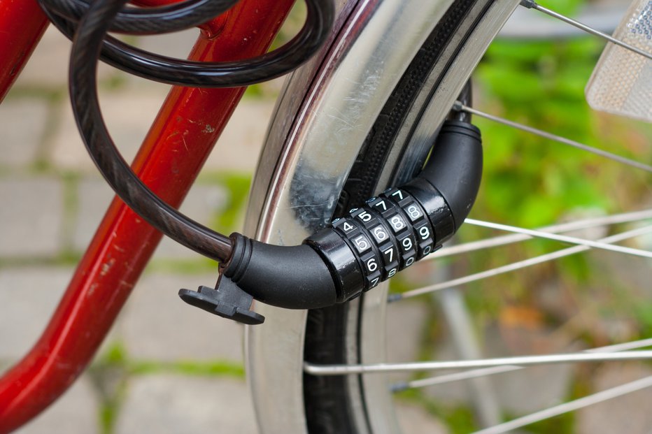 Fotografija: Kolo zaklenite s kakovostno ključavnico, saj ključavnice slabše kakovosti niso za tatove koles nikakršna ovira. FOTO: Guliver/getty Images