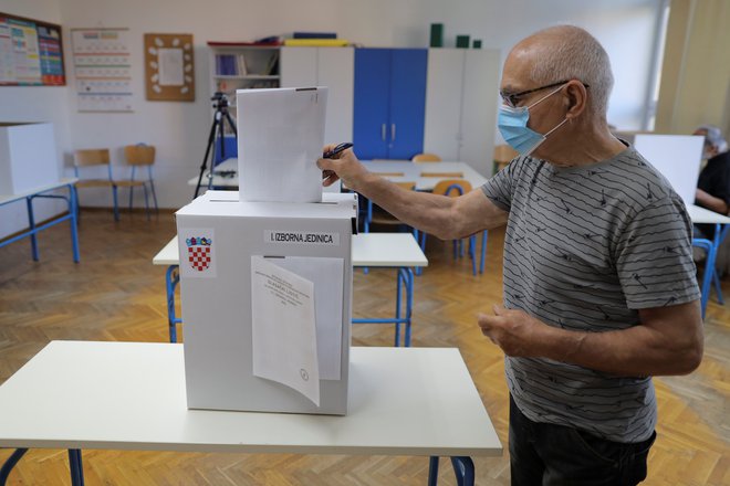 Volitve so v znamenju koronavirusa. FOTO: Antonio Bronic, Reuters