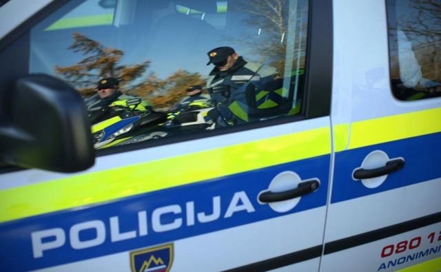 Fotografija: Policija je voznici izdala plačilni nalog. FOTO: Jure Eržen, Delo