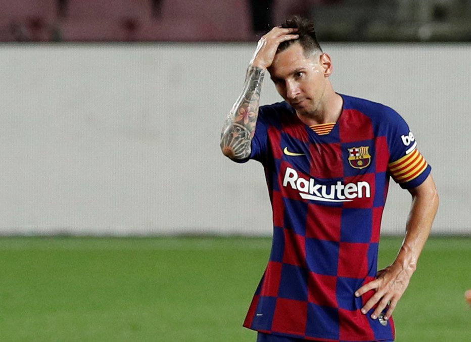 Fotografija: Lionel Messi ima polno glavo skrbi. FOTO: Albert Gea/Reuters