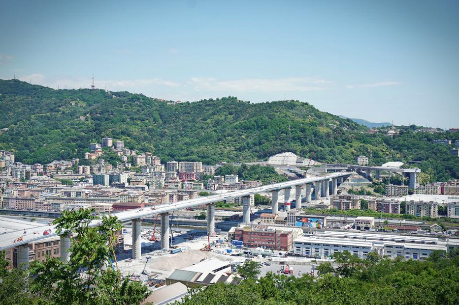 Fotografija: Novi viadukt v Genovi. FOTO: Mikedotta/ Shutterstock