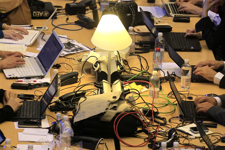 Fotografija: Računalniki in tehnika so se prodajali – a le na papirju. FOTO: Reuters