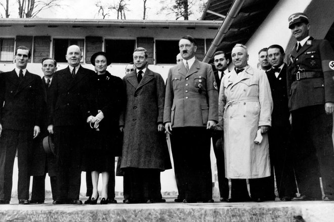 Edvard je podpiral Hitlerjevo politiko, leta 1936 sta ga z Wallis tudi osebno srečala. FOTO: Wikipedia
