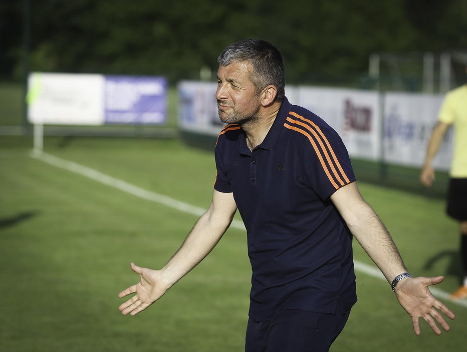 Fotografija: Dejan Đuranović je pri Domžalah prehodil pot od igralca do direktorja in trenerja mlajših kategorij, pri 52 letih je dobil priložnost, da poveljuje še članskemu moštvu. FOTO: Jože Suhadolnik