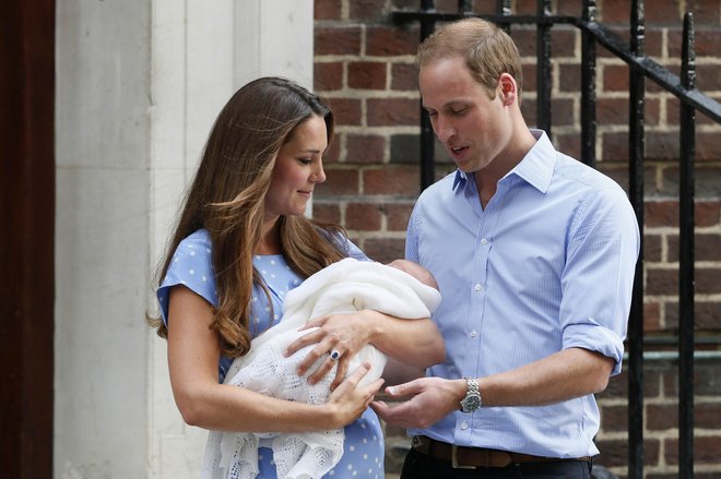 Princ William in Kate sta prvič postala oče in mama 23. julija 2013. FOTO: Stefan Wermuth/Reuters